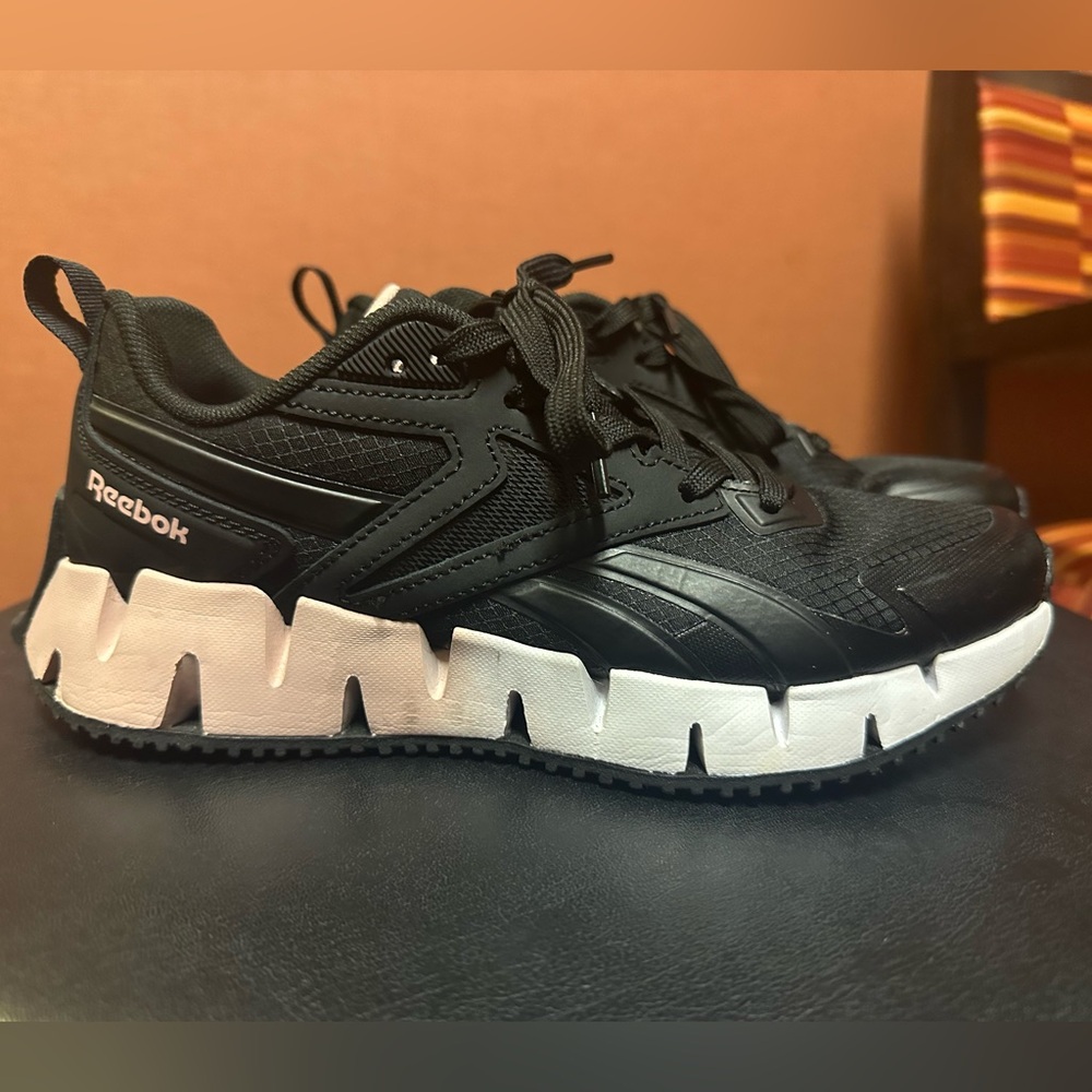 Reebok black and pink size 6.5